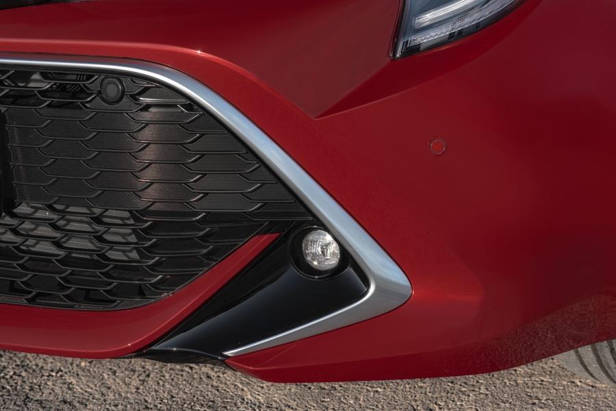 Детали экстерьера Toyota Corolla Hybrid 2018 года  (WW) (фото 60 из 61)